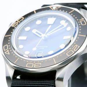<span class=keywords><strong>Montre</strong></span>-bracelet en <span class=keywords><strong>titane</strong></span> pour homme, personnalisée, mouvement automatique japonais NH35, plongeur, marque, avec verre <span class=keywords><strong>saphir</strong></span>, montres mécaniques 007 - Product Image 4