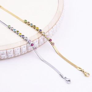 Pulsera de Cadena de Serpiente Plana con Cinco Piedras de Diamantes y Dije de Serpiente de Acero Inoxidable Chapado en Oro de 18k para Mujer - Product Image 4