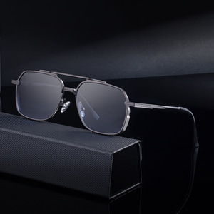 Gafas de Sol Cuadradas para Hombre KSL-98390, Lentes de PC con Protección UV400, Marco de Metal y Plástico, Color Negro, Empaque en Caja, Estilo para Conducir al Aire Libre - Product Image 4