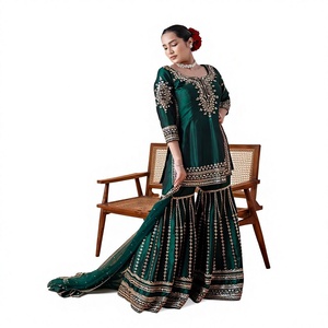 Vestido de Diseñador Indio-Pakistaní Salwar Kameez para Fiesta de Bollywood, Verano/Invierno, con Detalles Dorados, Bordado Floral, Sin Arrugas, Tejido Pesado - Product Image 1