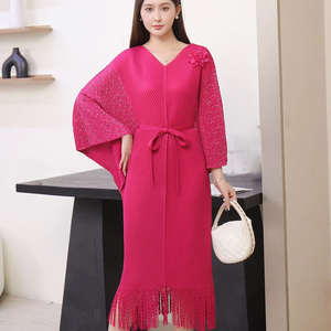 Abito a pieghe Miyake nuovo stile 2025 tutte le <span class=keywords><strong>taglie</strong></span> <span class=keywords><strong>abbigliamento</strong></span> donna all'ingrosso per <span class=keywords><strong>taglie</strong></span> grandi - Product Image 3