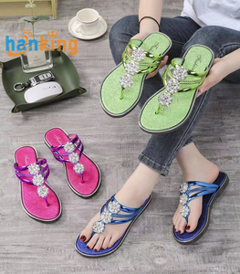 Ehanking Pantoufles plates pour <span class=keywords><strong>femme</strong></span> Tongs pour <span class=keywords><strong>femme</strong></span> <span class=keywords><strong>Tendance</strong></span> Confortable Floral Rhinestone Sandales de plage Tongs - Product Image 2