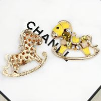 Pendentif Cheval Goutte d'Huile en Alliage de Zinc Électroplaqué avec Cristal, Breloque pour Grille d'Aération de Voiture et Rétroviseur, Accessoire de Sac Tendance pour Femme de Bureau