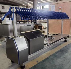 Picadora de carne industrial con elevador de relleno de salchichas horizontal comercial con doble cortadora y unidad de suspensión - Product Image 3