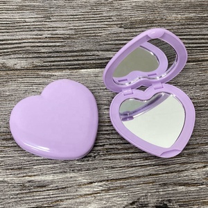 Gương Bỏ Túi Hình Trái Tim Có thể gập lại-Gương trang điểm du lịch màu đỏ/hồng/tím cho phụ nữ, gia đình & khi đang di chuyển - Product Image 2