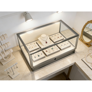 Vitrina <span class=keywords><strong>de</strong></span> Exhibición <span class=keywords><strong>de</strong></span> Joyería Personalizada Artworld Displays, Vitrina <span class=keywords><strong>de</strong></span> Vidrio Templado para Mostrador <span class=keywords><strong>de</strong></span> Joyería, Exhibidor <span class=keywords><strong>de</strong></span> Vidrio para Mostrador - Product Image 3