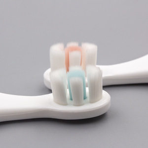 Cepillo de dientes personalizado con diseño de pingüino para bebés y niños pequeños con cerdas ultrafinas de nanotecnología, cepillo manual seguro. - Product Image 5