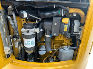 Miniexcavadora CAT 302CR de 2 Toneladas, Excavadora Compacta de Orugas para Construcción y Jardinería - Product Image 6