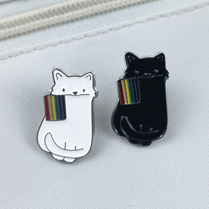 Lindo Broche de Aleación con <span class=keywords><strong>Gato</strong></span> Blanco y Negro y Colgante de Bandera Arcoíris, Accesorio Personalizado, Insignia Decorativa de Dibujos Animados - Product Image 3