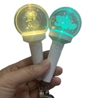 Vente en gros de lampes à main lumineuses en acrylique personnalisables et créatives, pendentifs, mini bâtons lumineux pour concerts, porte-clés