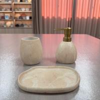 Ensemble d'accessoires de salle de bain en résine effet marbre beige, distributeur de savon liquide 250 ml, adapté aux foyers ou aux hôtels