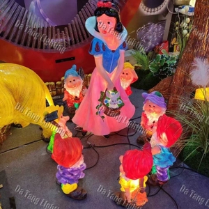 Ensemble d'éclairage à motif 3D Blanche-Neige et les Sept Nains, décoration de Noël multicolore en fibre de verre pour thèmes de forêt enchantée - Product Image 3