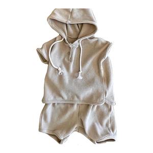 Ensembles de Vêtements Bébé de Haute Qualité pour Enfants et Tout-Petits : T-shirt Extensible en Tissu Gaufré et Short Assorti avec Chapeau et Poche - Product Image 1