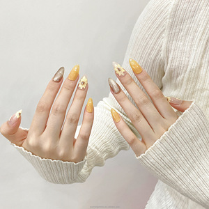<span class=keywords><strong>Uñas</strong></span> Postizas de Almendra Mediana con Diseño de <span class=keywords><strong>Girasol</strong></span> Dibujado a Mano Estilo Francés Amarillo - Product Image 1
