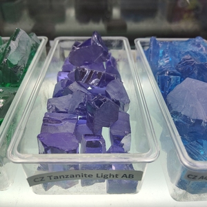 Materiale di Gemme Sintetiche Tanzanite Grezza Zirconia Cubica - Product Image 2