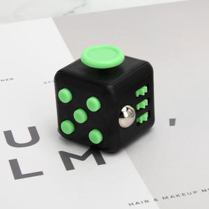 Werbeartikel Plastik Mini Fidget Cube - 6-seitiges Tragbares Stressabbau-Spielzeug zur Angstlinderung - Product Image 3
