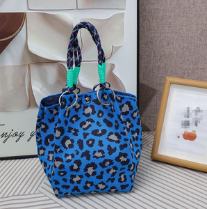 Borsa a Spalla Pieghevole a Righe in Maglia, Borsa a Secchiello Geometrica da Donna, Borsa a Mano per Festival e Shopping, Ideale come Regalo - Vendita all'Ingrosso - Product Image 5