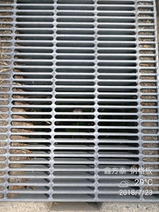 Grilles en acier doux pour canaux de drainage, grilles d'allées et couvertures de caniveaux pour systèmes de gestion de l'eau - Product Image 4