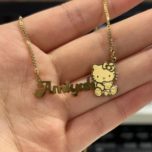 Collana con Ciondolo Personalizzato a Forma di Cartone Animato per Donne e Ragazze, Collane con Iniziali Incise in Acciaio Inossidabile Placcato Oro - Product Image 1