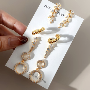 Pendientes de tuerca curvos de latón chapado en oro de 18K para mujer, con circonitas cúbicas en forma de pera y redondas, joyería de moda al por mayor - Product Image 4