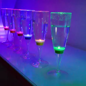 LED Wine Champagne Flute Glasses Water Liquid Activated lampeggiante Light Up Cup tazze per Wedding Bar Club regali per feste di natale