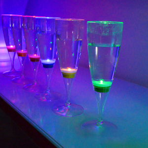 Verres à <span class=keywords><strong>LED</strong></span> pour flûte à vin et à <span class=keywords><strong>champagne</strong></span> Eau liquide activée Tasses <span class=keywords><strong>lumineuses</strong></span> pour mariage Bar Club Cadeaux de fête de Noël - Product Image 5