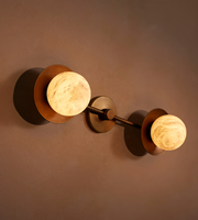 Applique murale double en alabâtre, design moderne, pour couloir de villa ou hôtel, avec abat-jour globe en marbre et finition laiton antique, type Cara