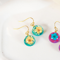 Anting Bunga Asli Resin Custom Berlapis Emas Stainless Steel Anting Bulat Bunga Kering