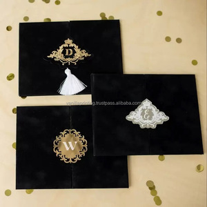 Boîte d'invitation de mariage en velours bleu de luxe avec dorure à chaud et fermeture à ruban de satin - Product Image 1