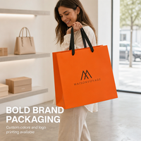 Sacs en papier personnalisés imprimés, sacs cadeaux en papier kraft blanc de luxe avec poignée en ruban pour sac de shopping avec votre propre logo