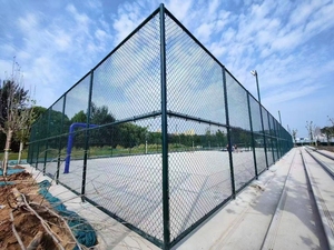 Sản xuất hàng rào sân bóng đá cao 5 mét/cao 3 mét với hàng rào lưới móc nhựa PVC màu xanh lá cây cho hàng rào sân thể thao - Product Image 5