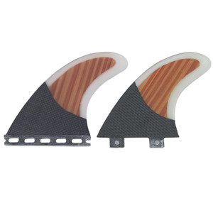 Ensemble 3 pièces pour planche de surf Waterplay personnalisée Future <span class=keywords><strong>FCS</strong></span> 1 ailerons de surf en fibre de verre et bois de carbone avec sac de surf. - Product Image 1