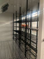 Chambre froide avec porte vitrée, refroidissement par air, plage de température de 2 à 8 degrés pour le stockage de fleurs et de fruits de mer