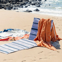 Chaise longue de plage pliable légère à rayures avec dossier réglable et rembourrage en mousse pour piscine