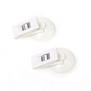 Soporte de succión multifunción de 2 piezas estilo <span class=keywords><strong>japonés</strong></span> coreano para coche, con clips para gafas, billetes e identificaciones, de material ABS para el parabrisas central. - Product Image 1
