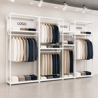 Présentoir de vêtements en métal noir avec logo personnalisé pour magasin de vêtements pour hommes, support de présentation de costumes pour hommes, présentoir de vêtements de vente au détail