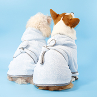 Peignoir à capuche pour animaux de compagnie en velours corail, serviette solide, manteau doux et absorbant pour chiens et chats, accessoires pour animaux, service OEM/ODM disponible