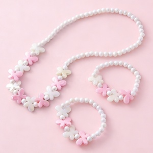 Set di Gioielli Classico in Plastica per Bambine con Farfalle e Perle, Collana e Braccialetto con Perle Finte Rosa e Bianche, Regalo Carino - Product Image 1