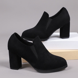 รองเท้าส้นเตี้ยทรงหัวแหลมสไตล์อังกฤษ หนังกลับแบบเรโทร ไซส์ใหญ่ ปากรองเท้าลึก ส้นหนา สำหรับผู้หญิง ฤดูใบไม้ร่วง - Product Image 2