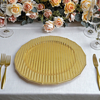Assiettes de présentation dorées rayées en bambou de 13 pouces, assiettes de dîner polies en plastique acrylique moderne de luxe pour les fêtes scolaires