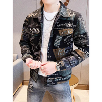 Veste en jean premium style influenceur pour homme, en nylon/coton, coupe ajustée, design tendance avec revers, idéale pour le printemps et le style workwear.