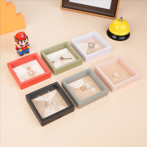 Joyero de terciopelo PE con suspensión transparente 3D con logotipo personalizado, collar de presentación de papel a prueba de polvo, anillo flotante para pendientes, estuche de regalo MDF - Product Image 4