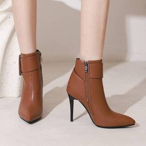 Bottes pour femmes à talon fin, imperméables, décorées de grandes boucles, pour l'automne 2024 - Product Image 2