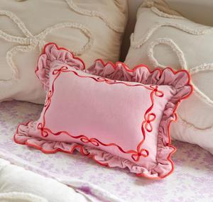 Ornement de Noël personnalisé en velours à volants, motif lettre brodée, nœuds modernes et dentelle carrée - Product Image 4