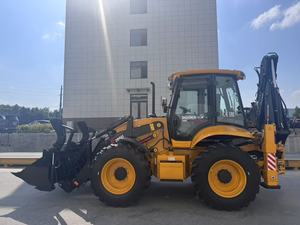 מעמיס אחורי 4x4 388H בעל כף טעינה בנפח 1.2 מטר מעוקב עם אביזרים - Product Image 2
