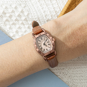Venta directa de fábrica de relojes clásicos de cuarzo personalizados con grabado a medida. - Product Image 3