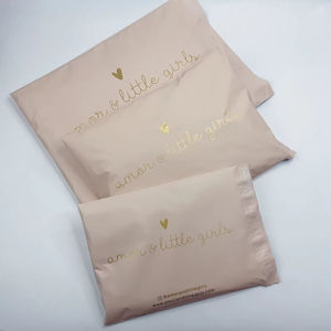 Enveloppes d'expédition en plastique biodégradable, durables et sécurisées, avec logo imprimé personnalisé, pour l'emballage et la livraison de vêtements. - Product Image 1