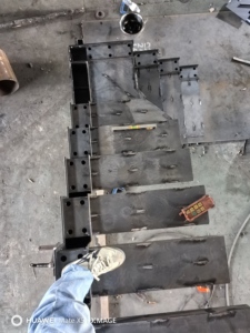 Scala Sospesa Sottile con Trave Singola in Acciaio, Supporto Nascosto a Parete, Gradino in Marmo, Stile Raffinato - Product Image 5