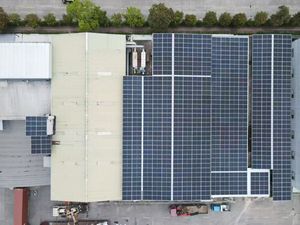 Sistema Completo de Energía Solar Híbrida de 3KW 5KW 6KW 8KW 10 Kva, Sistema de Energía Solar Fuera de la Red con <span class=keywords><strong>Banco</strong></span> de Baterías - Product Image 5