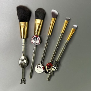 5 pinceles de <span class=keywords><strong>maquillaje</strong></span> gris Spider-Man con bolsa de pincel de <span class=keywords><strong>maquillaje</strong></span> personalización Libre de crueldad Crea tus propios pinceles de <span class=keywords><strong>maquillaje</strong></span> - Product Image 1